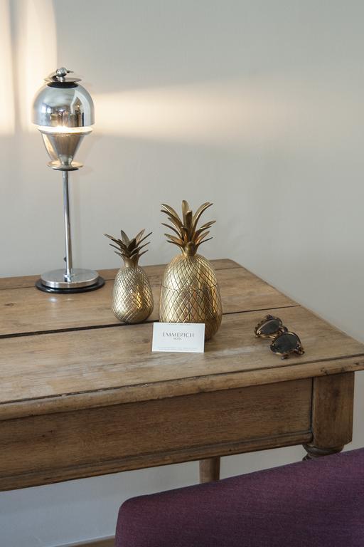 Emmerich Hotel Goerlitz الغرفة الصورة Gold pineapples